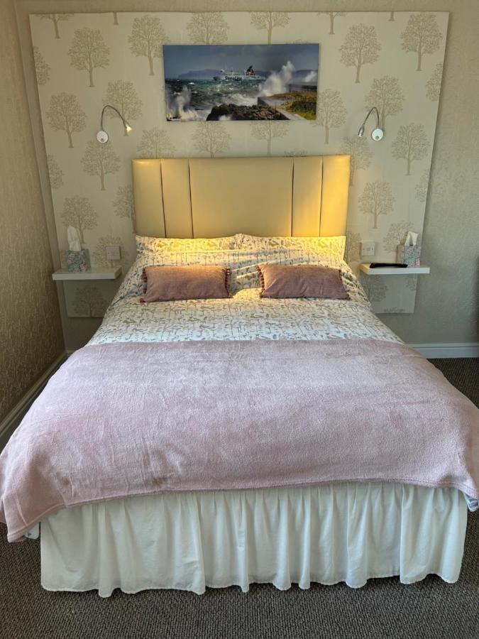 Crossroads Bed and Breakfast Holyhead Buitenkant foto