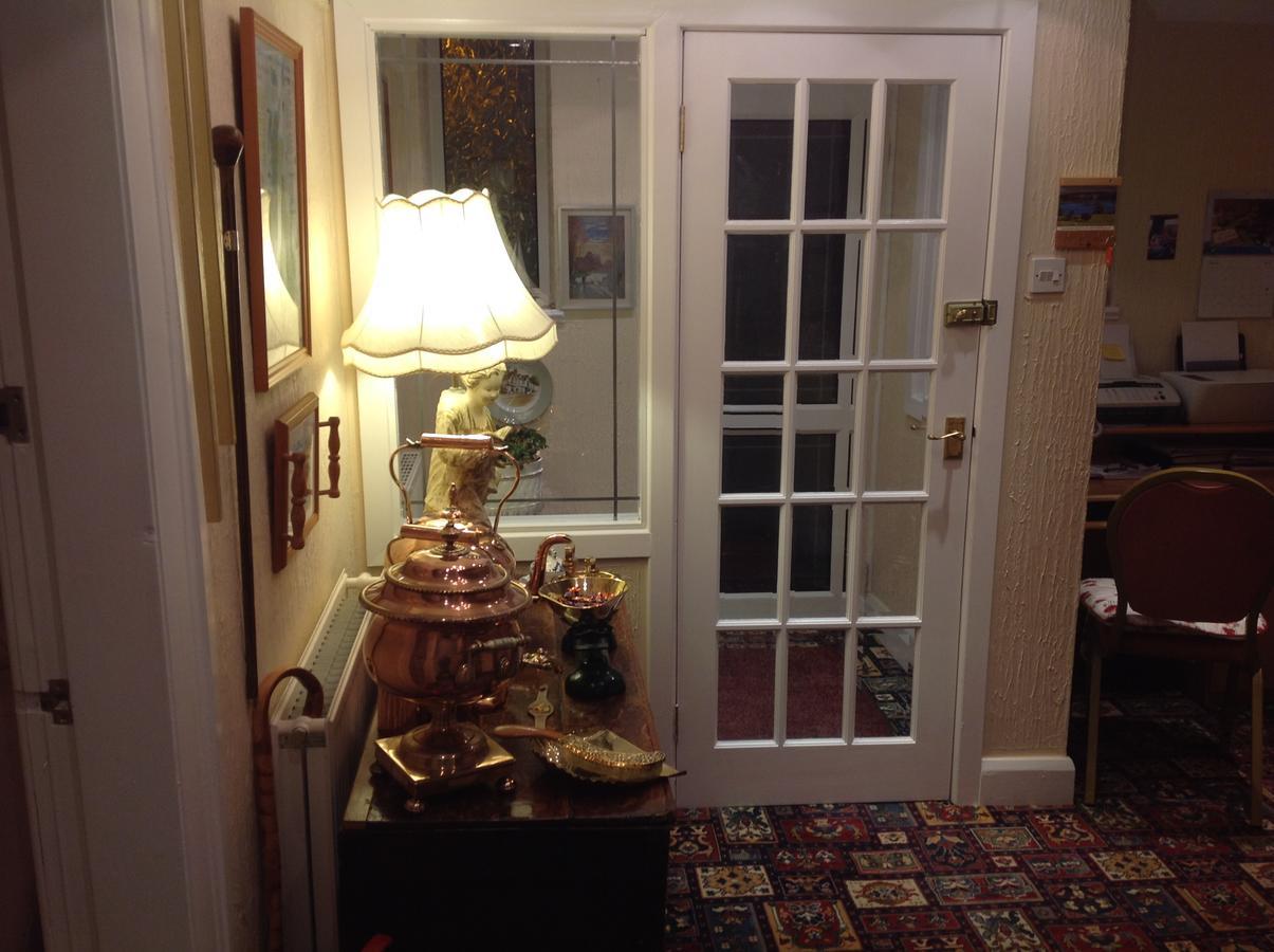 Crossroads Bed and Breakfast Holyhead Buitenkant foto